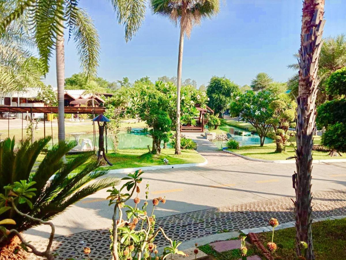 Jintana Resort Buriram Buitenkant foto