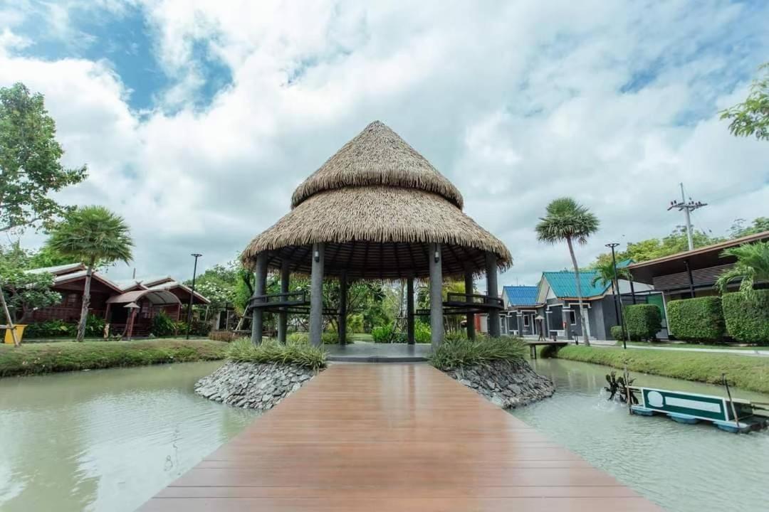 Jintana Resort Buriram Buitenkant foto