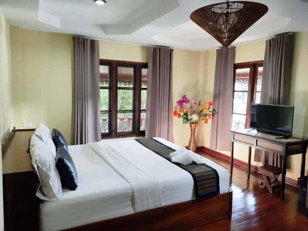 Jintana Resort Buriram Buitenkant foto