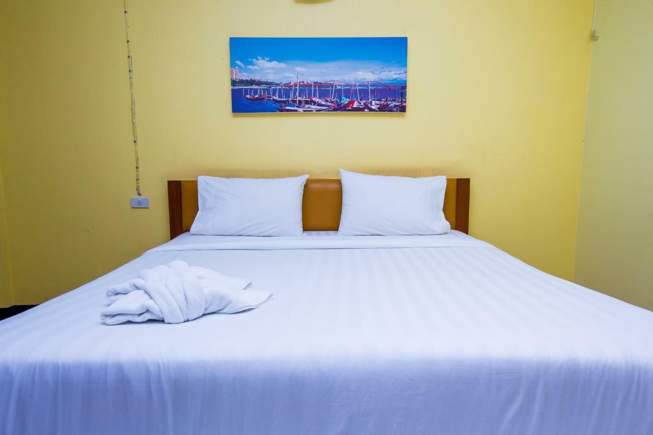 Jintana Resort Buriram Buitenkant foto