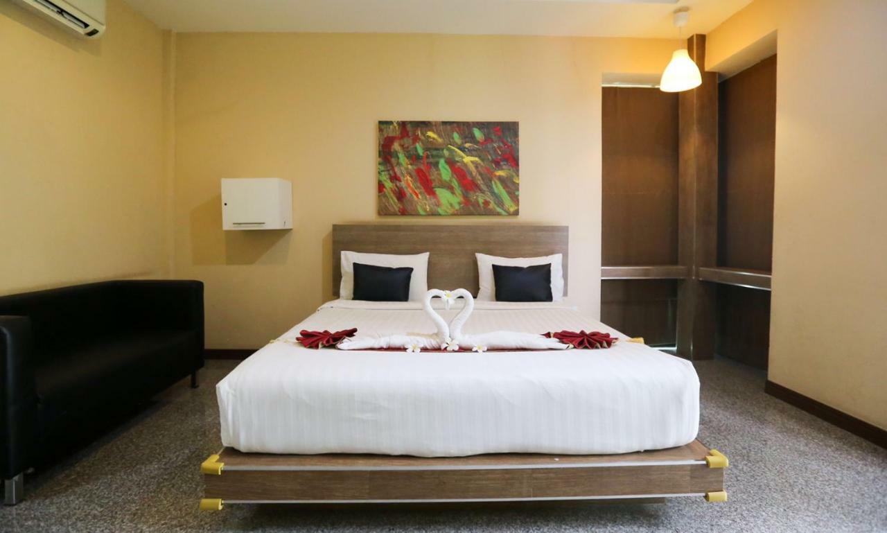Jintana Resort Buriram Buitenkant foto