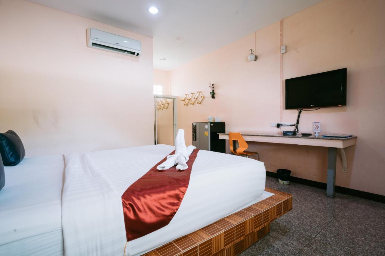 Jintana Resort Buriram Buitenkant foto