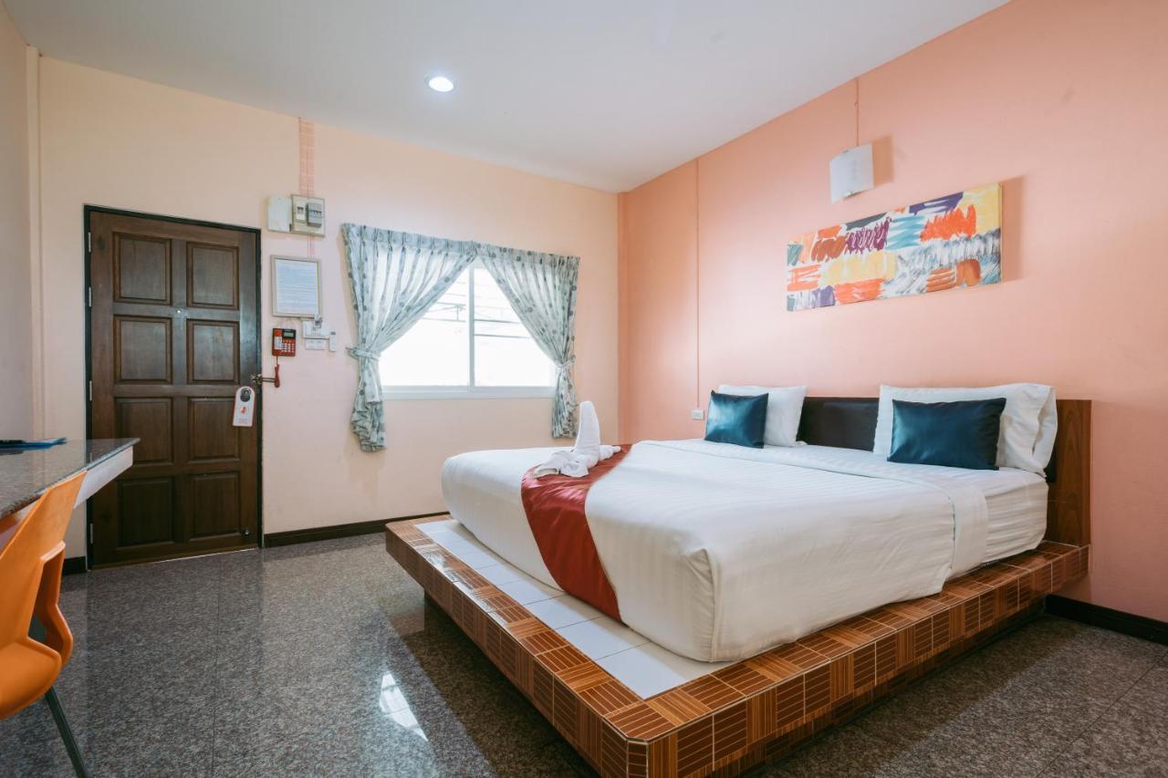 Jintana Resort Buriram Buitenkant foto