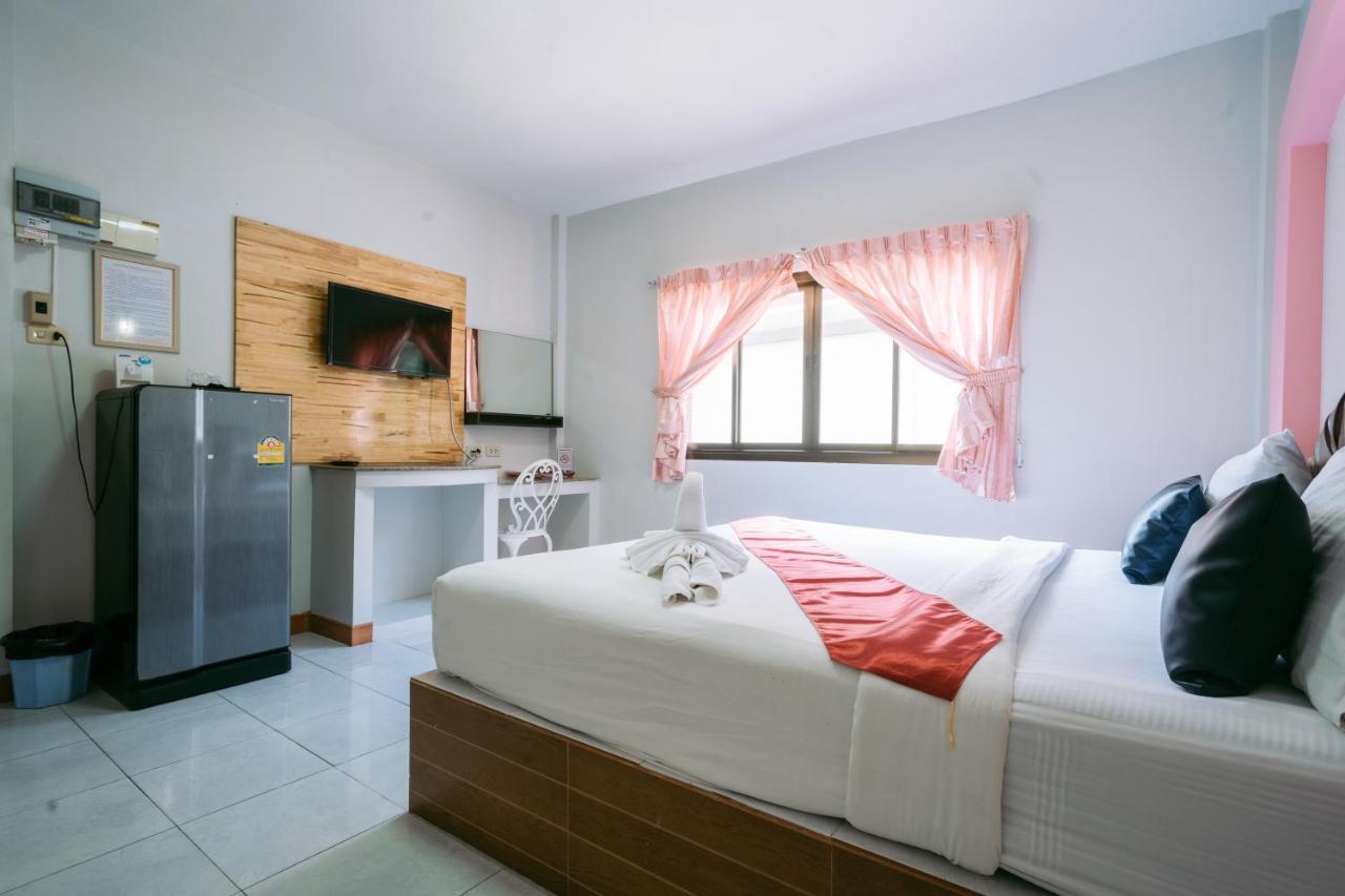 Jintana Resort Buriram Buitenkant foto
